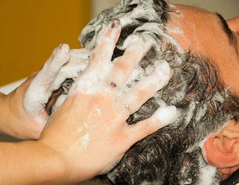 洗发水要酸性还是碱性如何区分洗发水的酸碱性